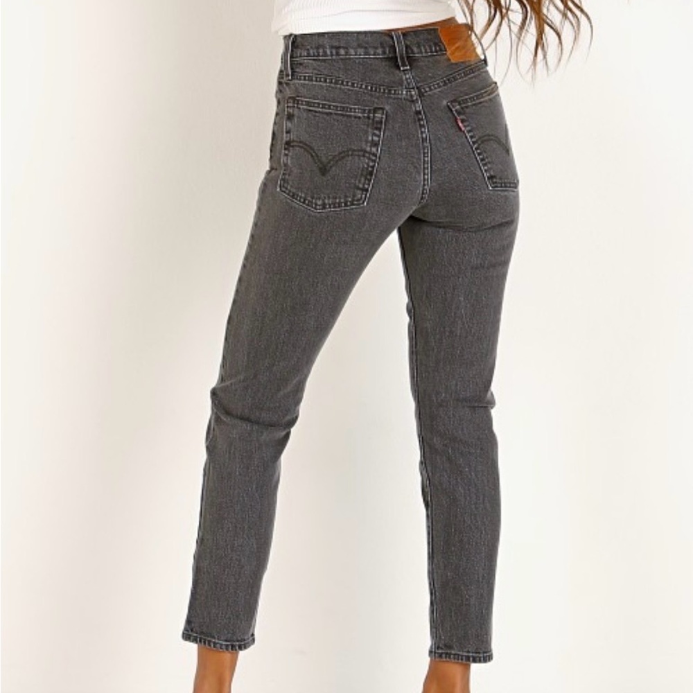 Levi's Women's Wedgie icon Fit Grey High Rise Button Fly Ankle length - Picture 2 of 15